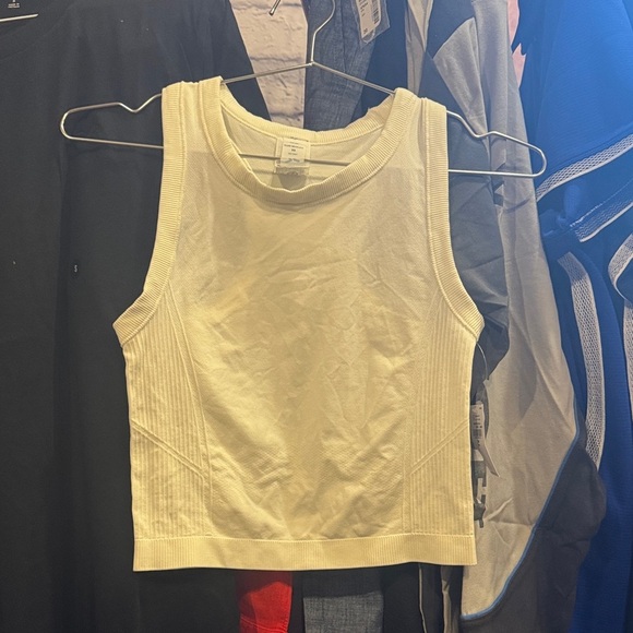 Old Navy • NWT Fluid Seamless Fitted Crop Tank Top - Picture 5 of 7